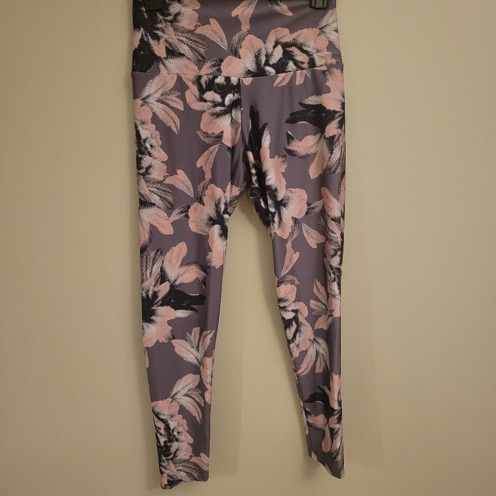 Gorgeous purple pink flower yoga leggings